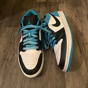 Air Jordan 1 Laser Blue low men’s size 10.5 leather sneaker. Great condition.